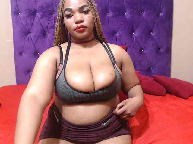 sexyeboncurvy webcam