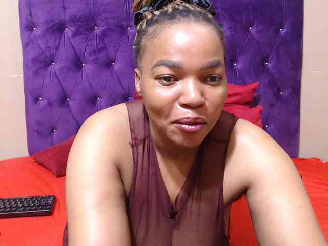 sexyeboncurvy webcam