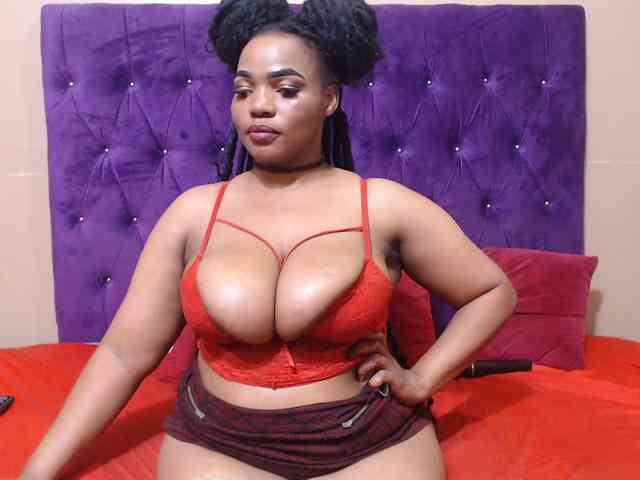 sexyeboncurvy webcam