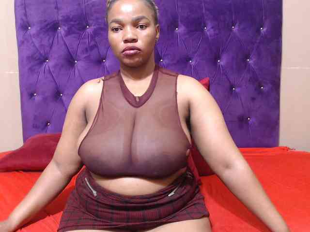 sexyeboncurvy webcam