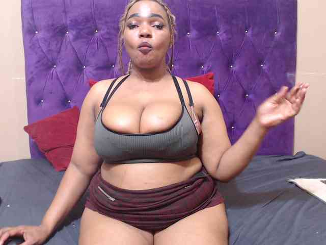 sexyeboncurvy webcam