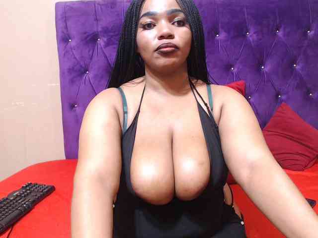 sexyeboncurvy webcam