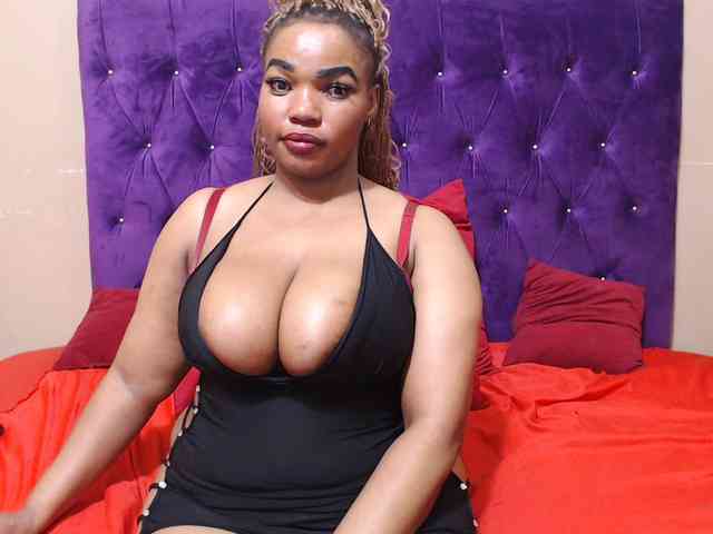 sexyeboncurvy webcam