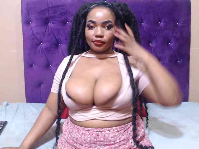 sexyeboncurvy webcam