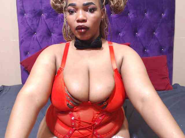 sexyeboncurvy webcam