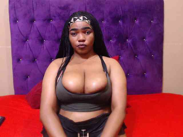 sexyeboncurvy webcam