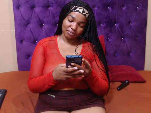 sexyeboncurvy webcam