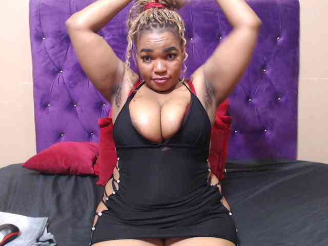 sexyeboncurvy webcam