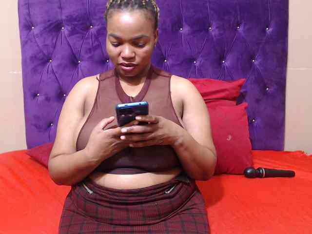 sexyeboncurvy webcam