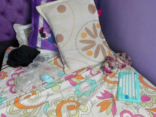 le modèle MargothClain est en webcam porno dans un show sur le site bongacams, il possède les tags suivants: Latino/Hispanic,Brunette,Trimmed