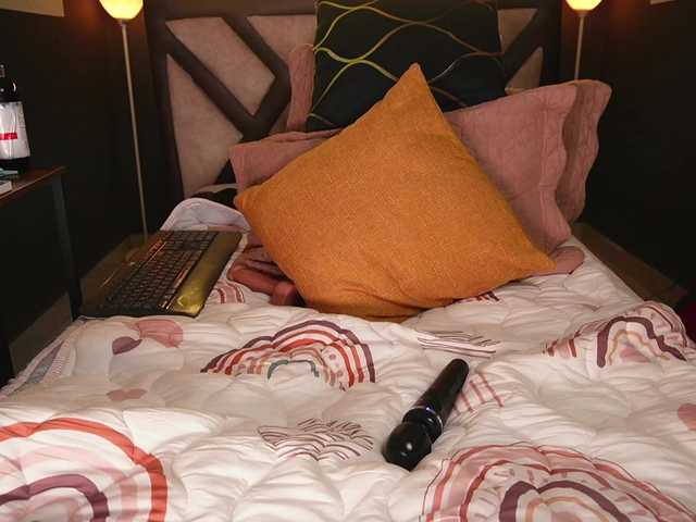 Katiehill's BongaCams show and profile