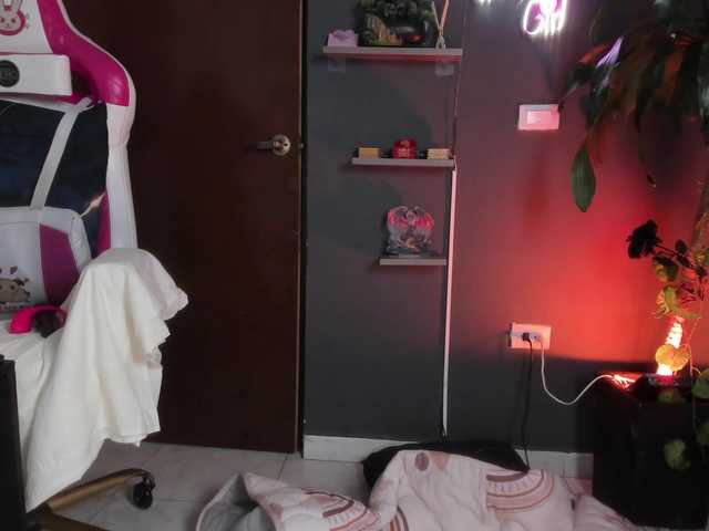 Katiehill's BongaCams show and profile