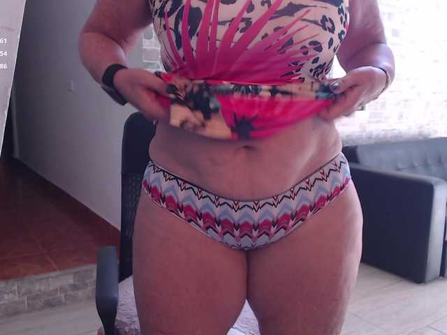 xcarlet1 on BongaCams 