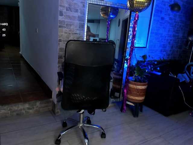 xcarlet1's BongaCams show and profile