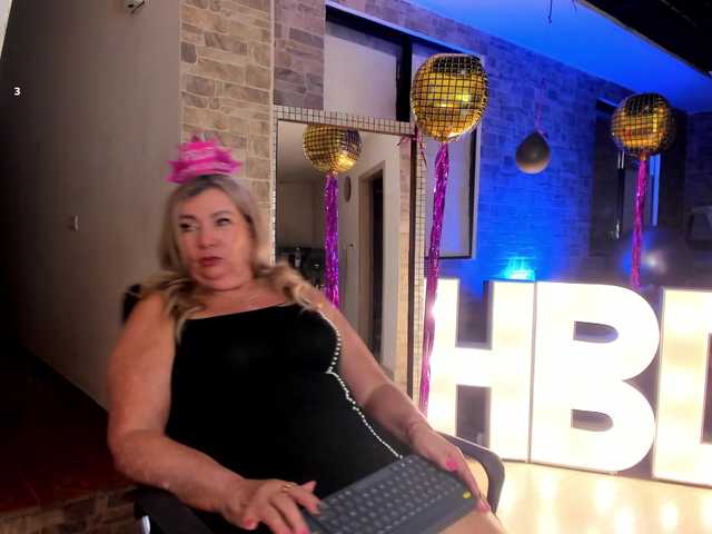 xcarlet1's BongaCams show and profile