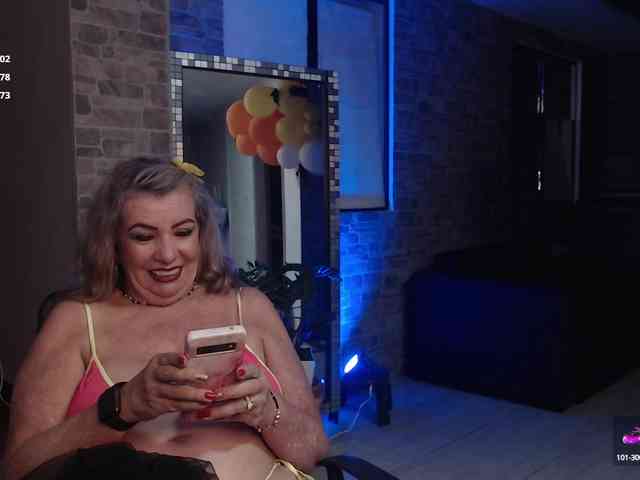 striptease chat Xcarlet1
