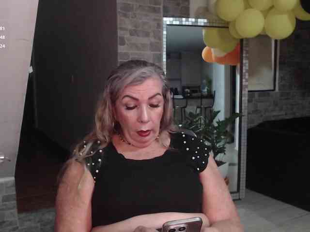 xcarlet1 Live Webcam on BongaCams