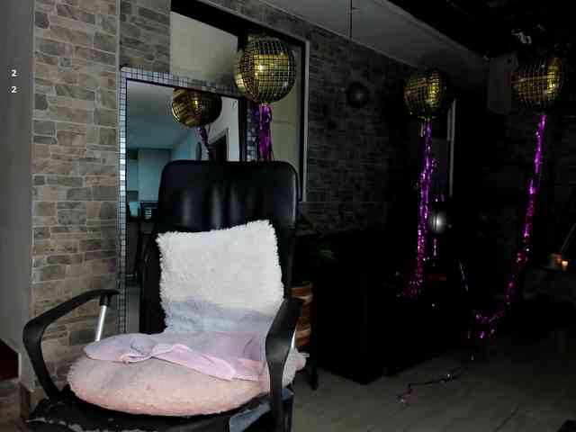 xcarlet1 Live Webcam on BongaCams