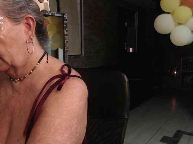 live sex Xcarlet1