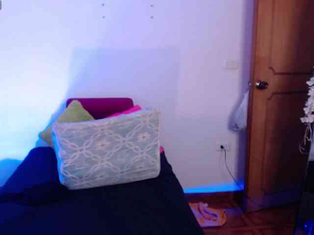 live cam Xcarlet1