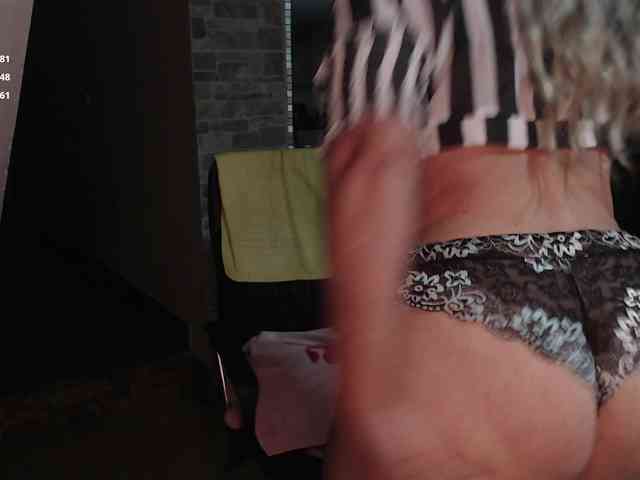 free strip chat Xcarlet1