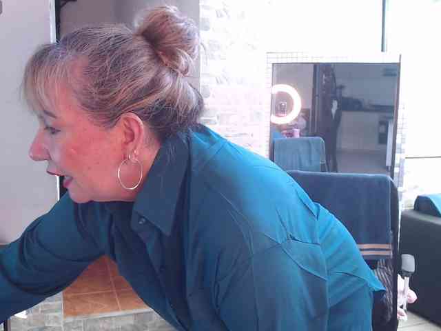 striptease cam Xcarlet1