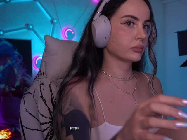 your-red-wine's BongaCams show and profile