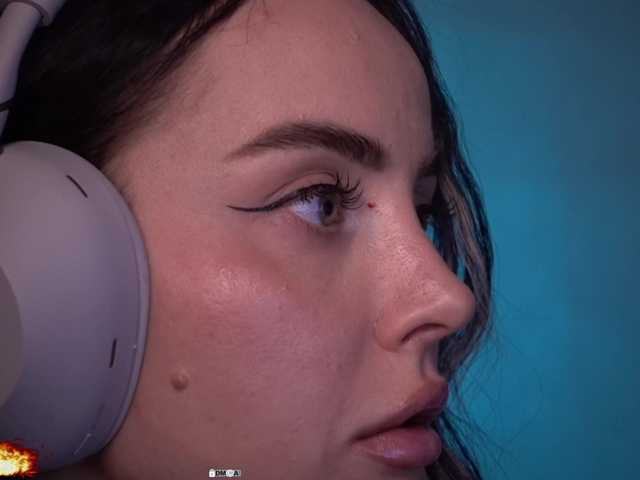 your-red-wine's BongaCams show and profile