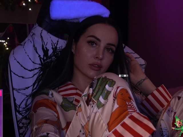 your-red-wine's BongaCams show and profile