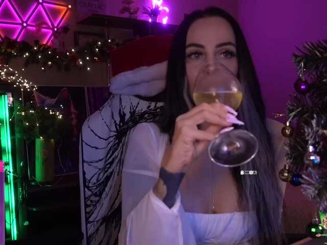 your-red-wine's BongaCams show and profile