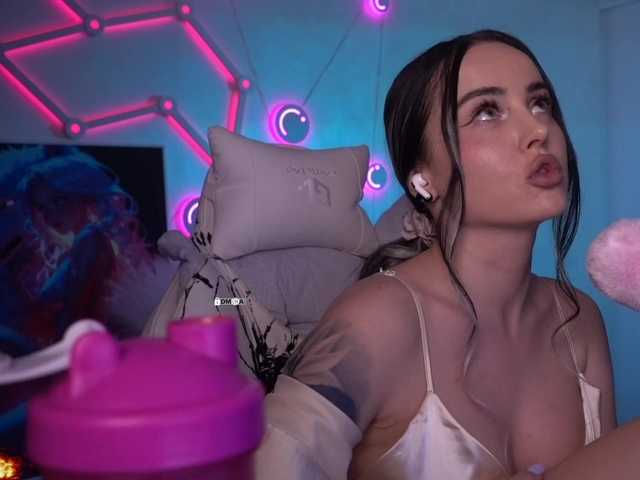 your-red-wine's BongaCams show and profile