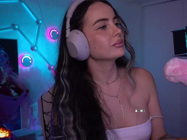 your-red-wine's BongaCams show and profile