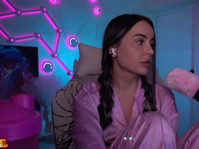 your-red-wine's BongaCams show and profile