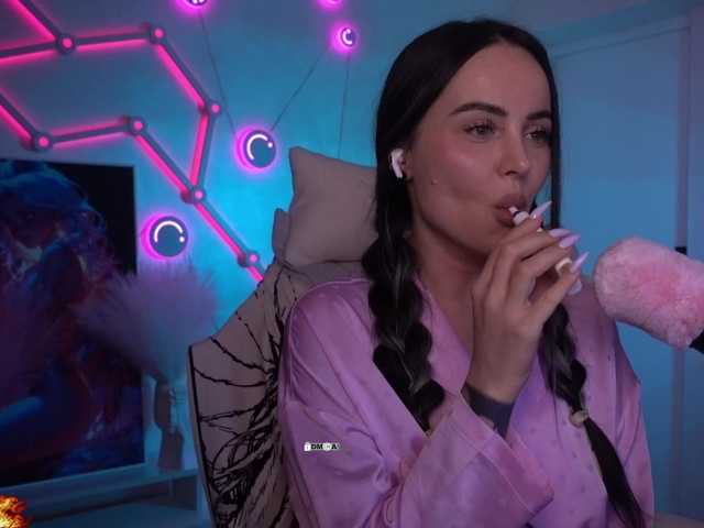 your-red-wine's BongaCams show and profile