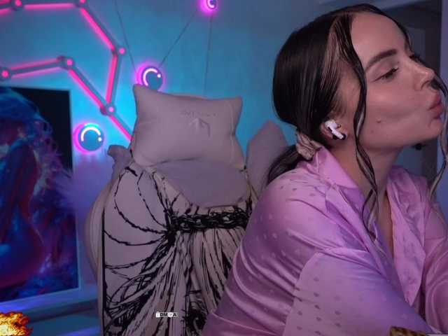 your-red-wine's BongaCams show and profile