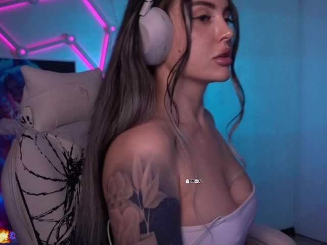 your-red-wine's BongaCams show and profile
