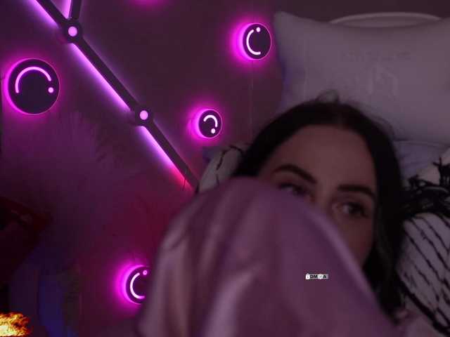 your-red-wine's BongaCams show and profile