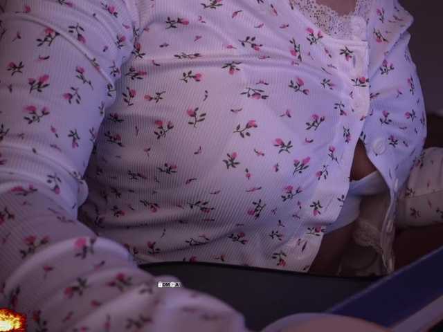 your-red-wine's BongaCams show and profile