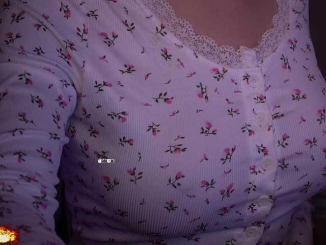 your-red-wine's BongaCams show and profile