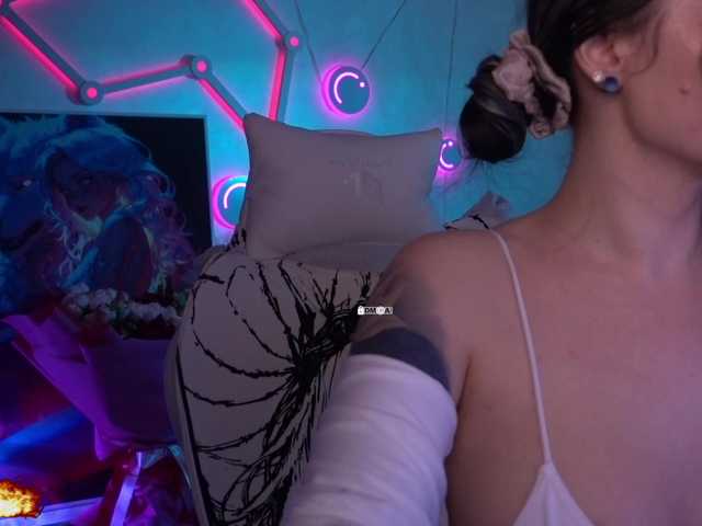 your-red-wine's BongaCams profile