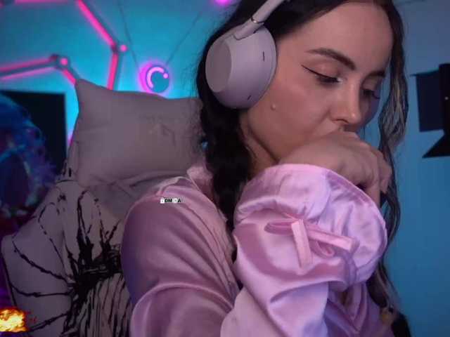 your-red-wine's BongaCams show and profile