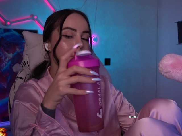 your-red-wine's BongaCams show and profile