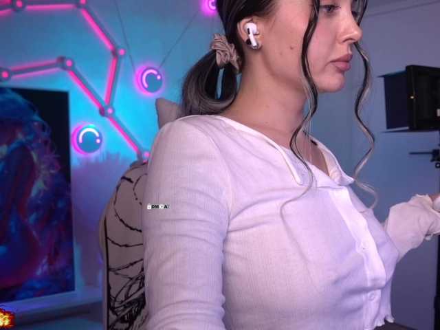 your-red-wine's BongaCams show and profile