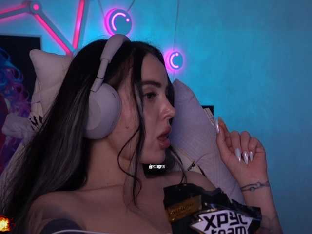 your-red-wine's BongaCams show and profile