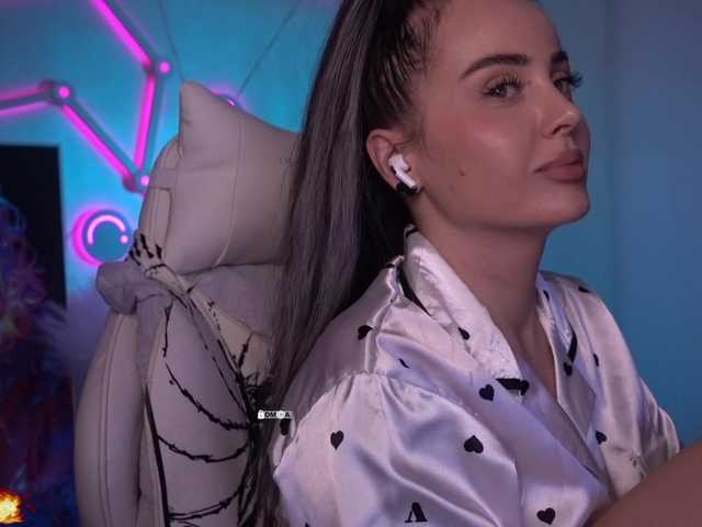 your-red-wine's BongaCams show and profile