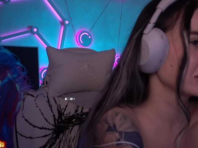 your-red-wine's BongaCams show and profile