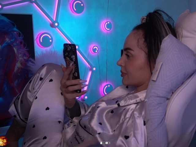 your-red-wine's BongaCams show and profile