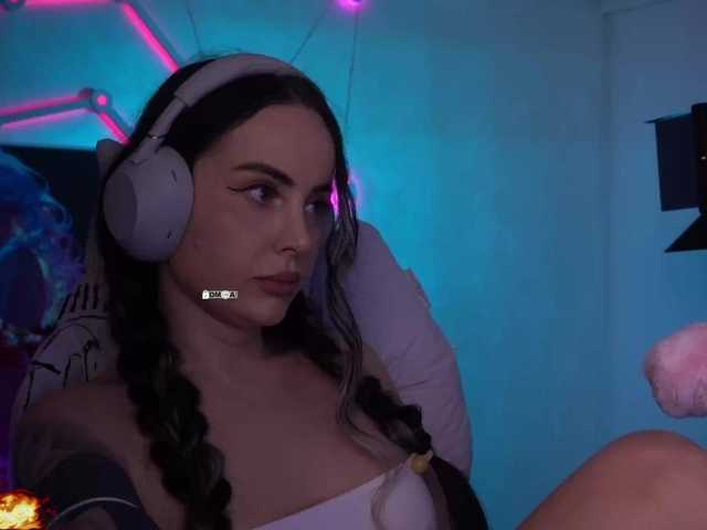 your-red-wine's BongaCams profile