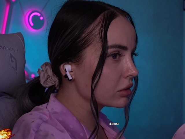 your-red-wine's BongaCams profile