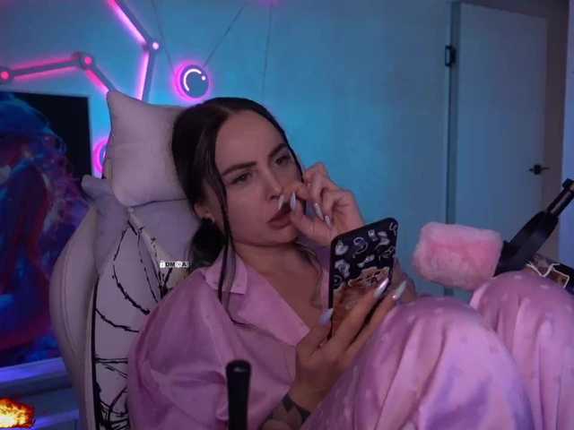 your-red-wine's BongaCams show and profile